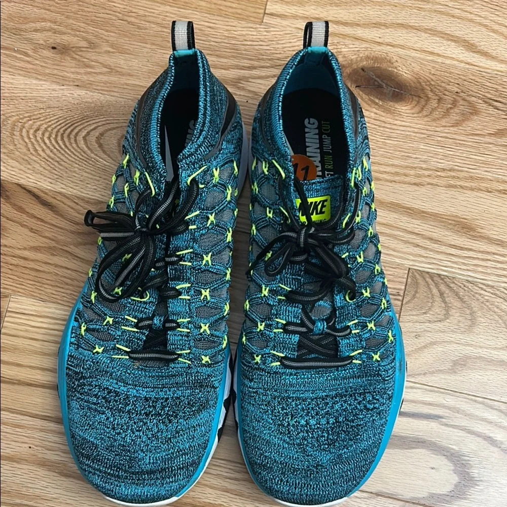 Nike Men's Blue and Yellow Running Shoes - Picture 8 of 17